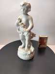 Stara sygnowana porcelana figura Putto