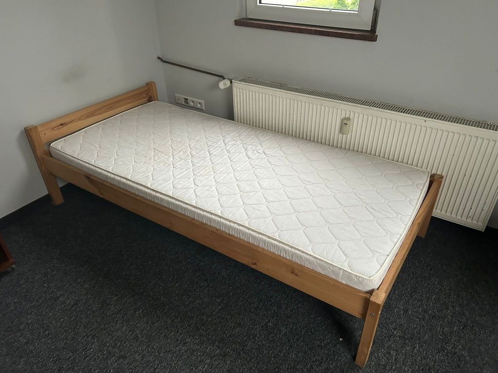Sprzedam łóżka sosnowe 90x200 z materacem 15sztuk