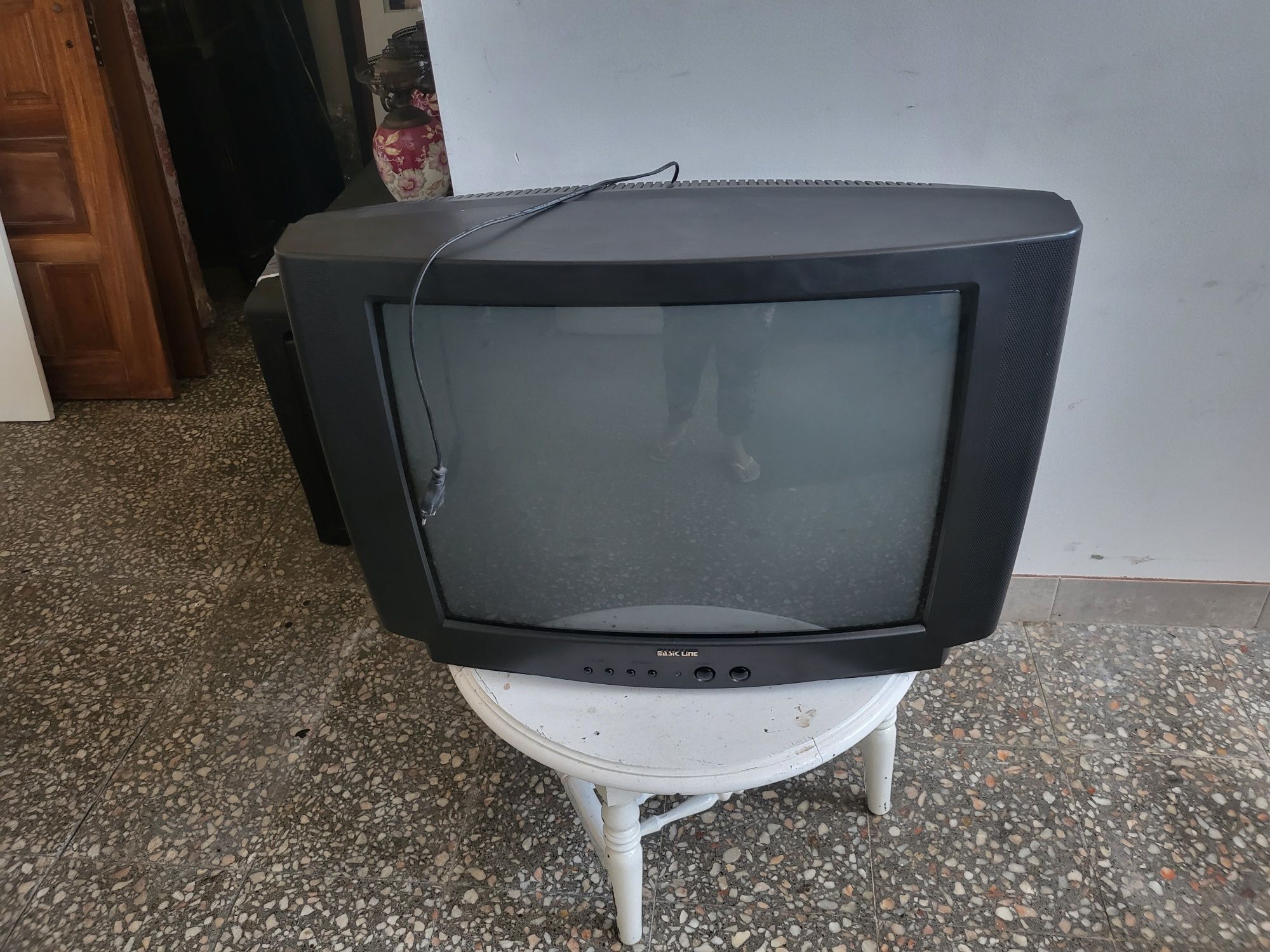 Vendo Televisão antiga