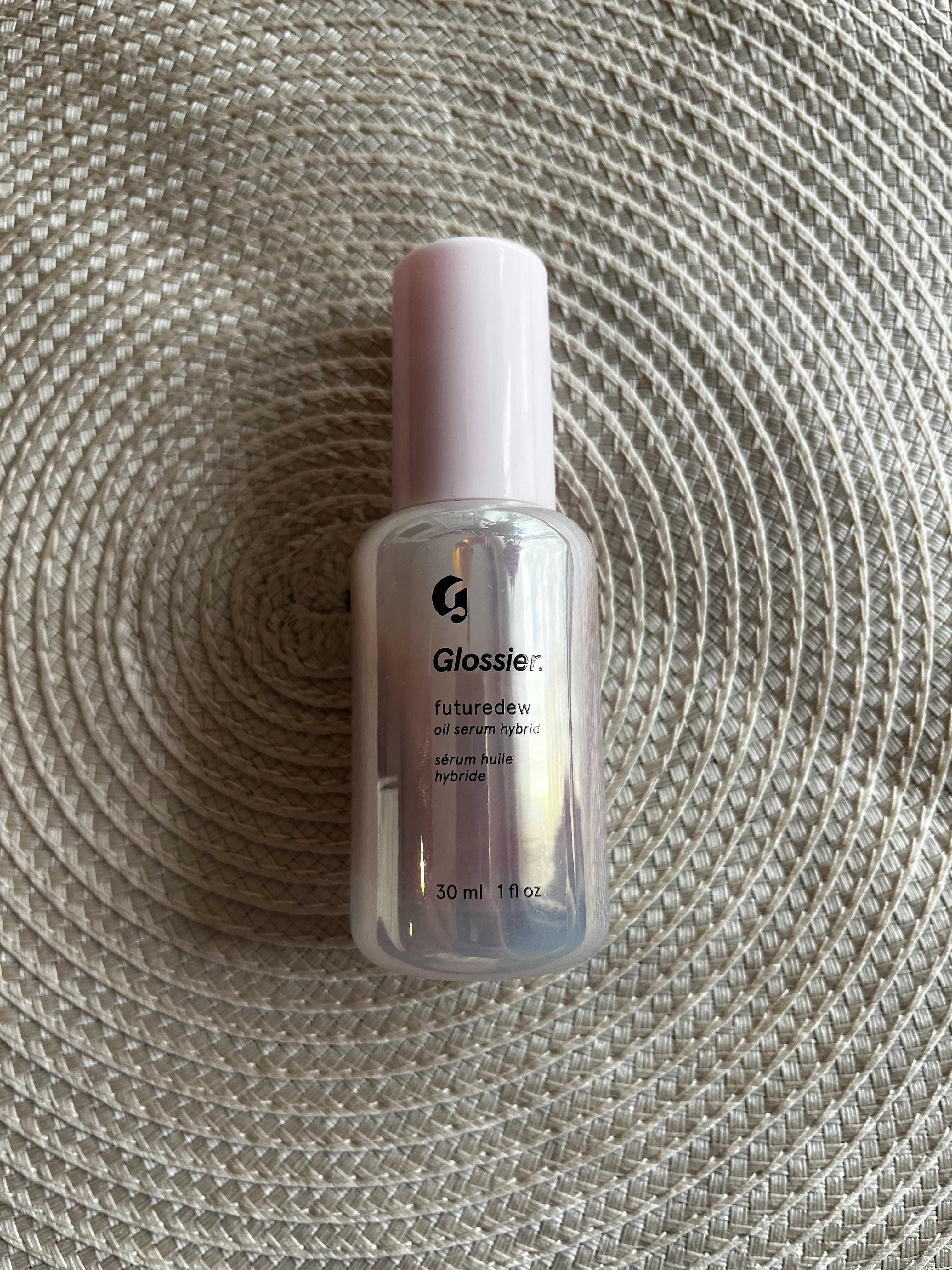 Glossier Futuredew Oil Serum Hybrid – nowy, nieudany prezent
