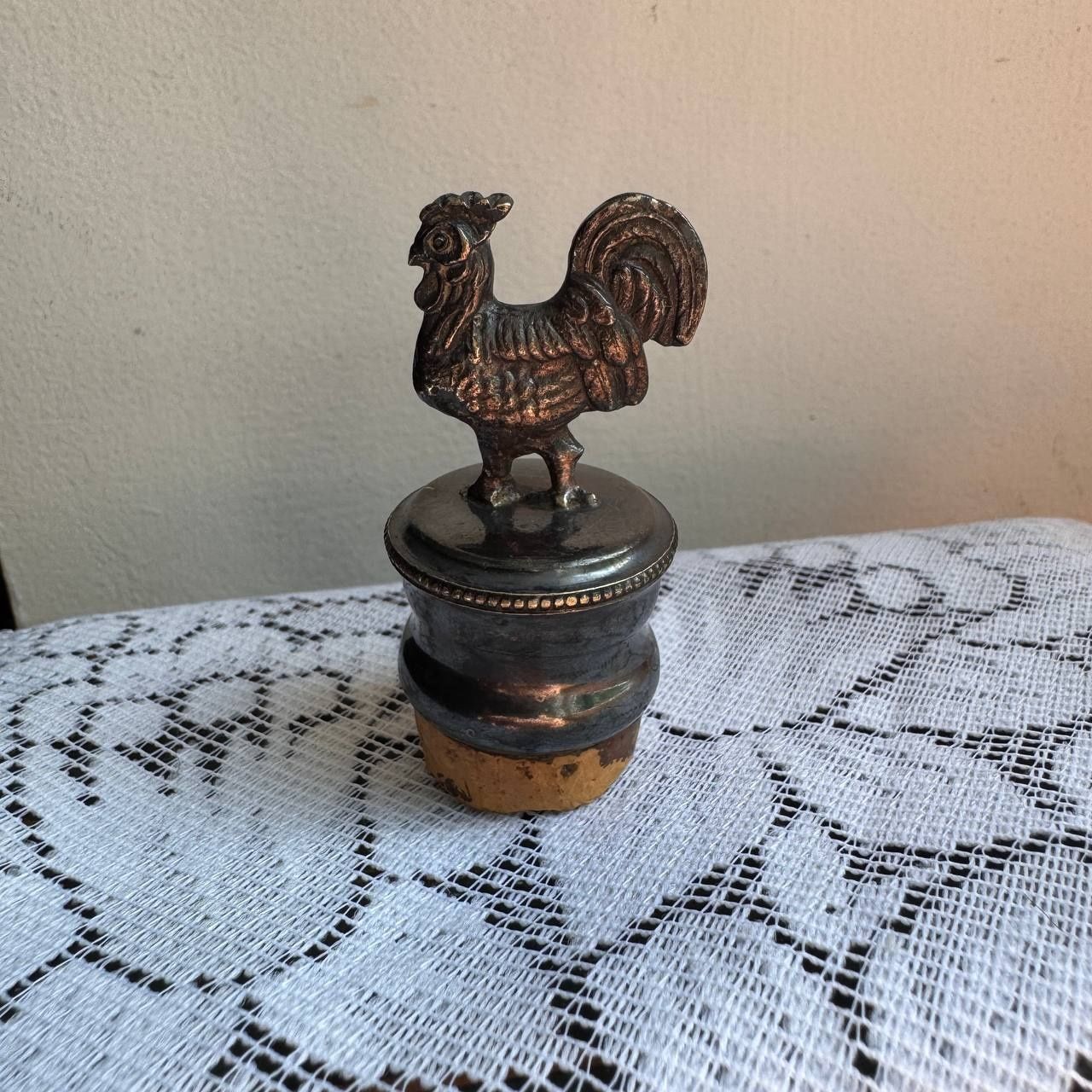 Zabytkowy korek do butelki Fraget – srebrzenie, figura Kogut, XIX/XX w