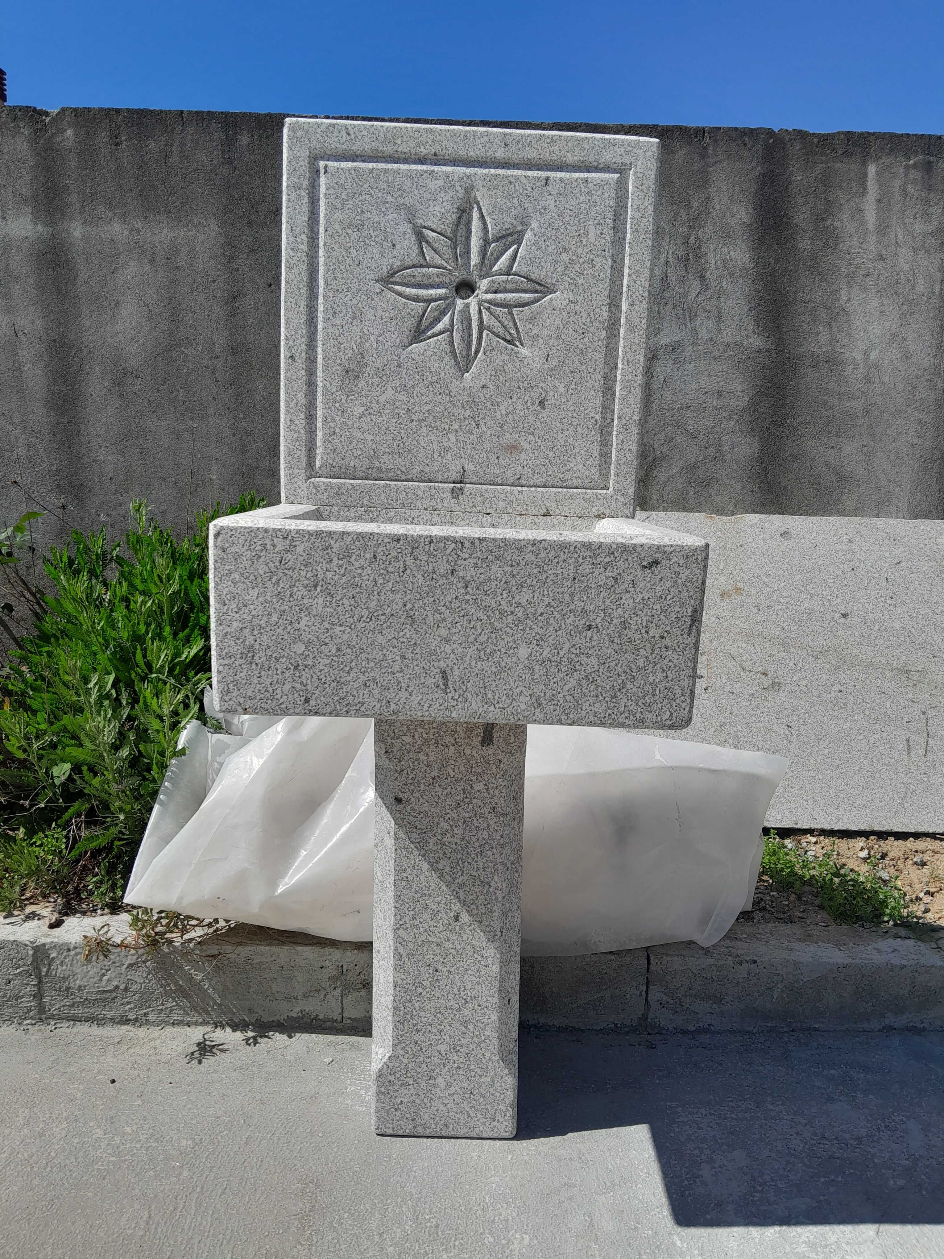 Fontanário em granito