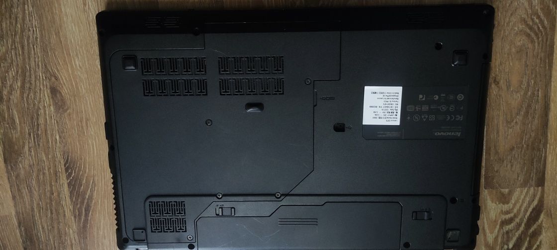 Ноутбук 15.6" Lenovo G575, AMD Dual-Core E-300 (1.3 ГГц) 2GB DDR3, Rad