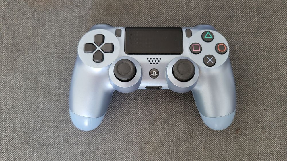 PlayStation 4 Pro 1TB + 2 pady + 11 gier
