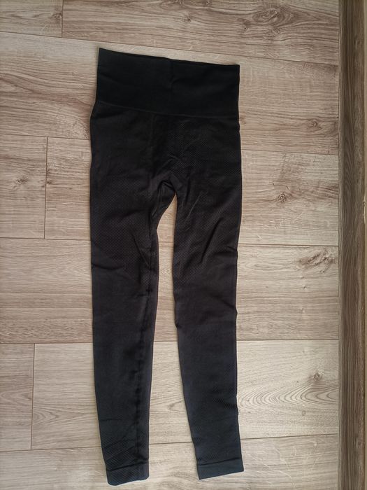 Nowe legginsy damskie sportowe z efektem push up (rozmiar XS)