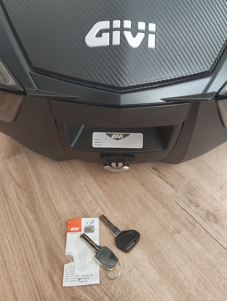 Givi Top case V47NN Tech com encosto