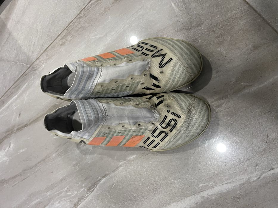 Футбольні бутси для штучного покриття