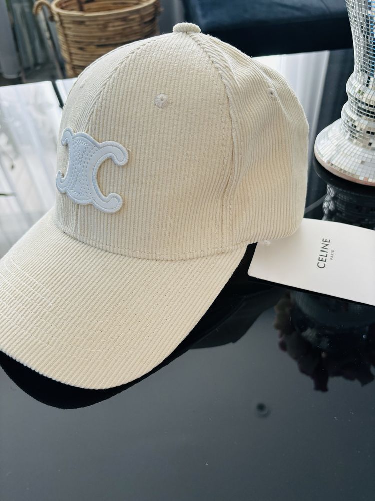 Celine czapka z daszkiem bezowa kremowa uniwersalna biale logo