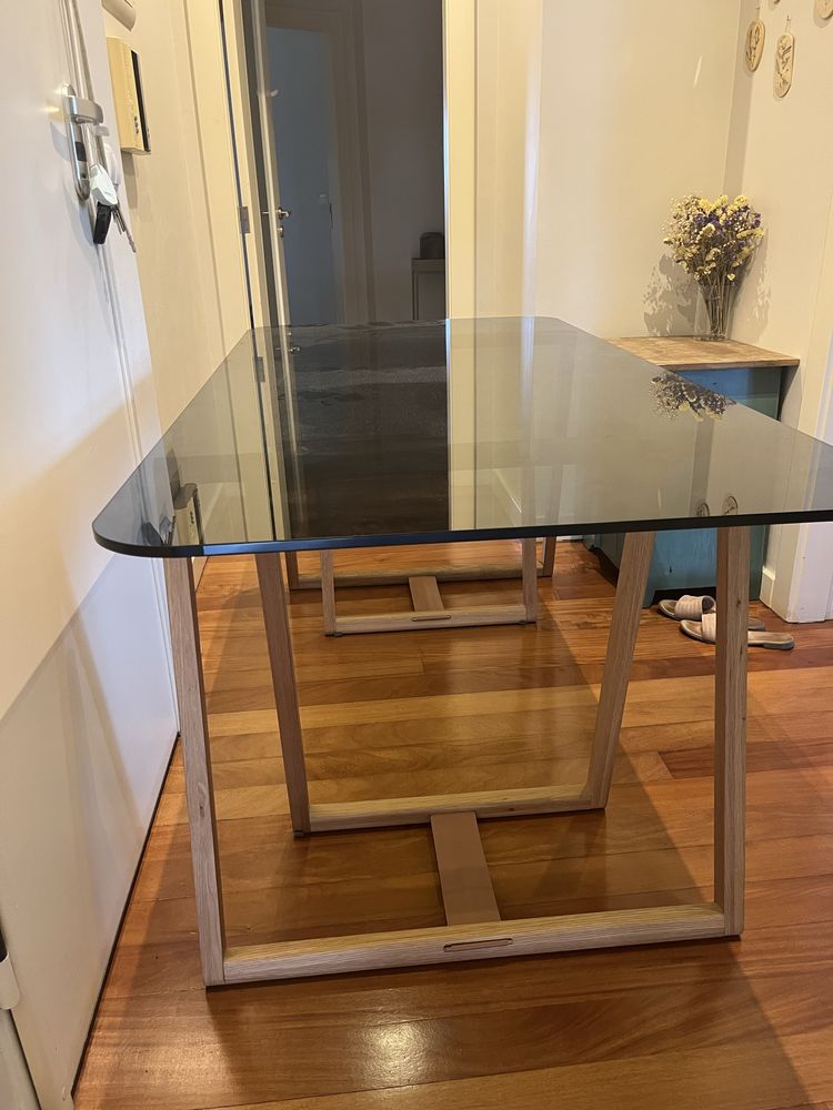 Mesa / Secretária com tampo em vidro