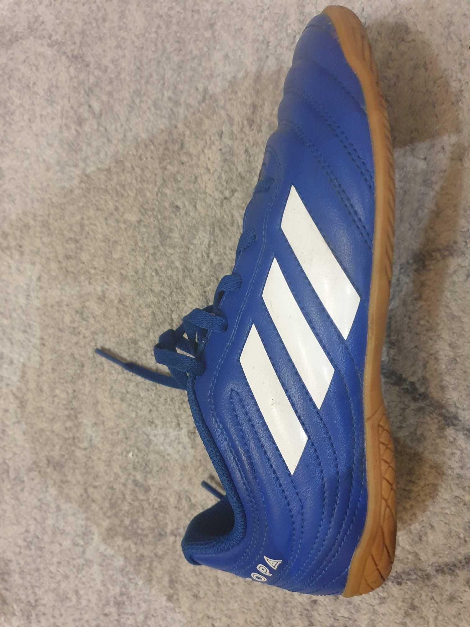 Buty piłkarskie adidas halówki