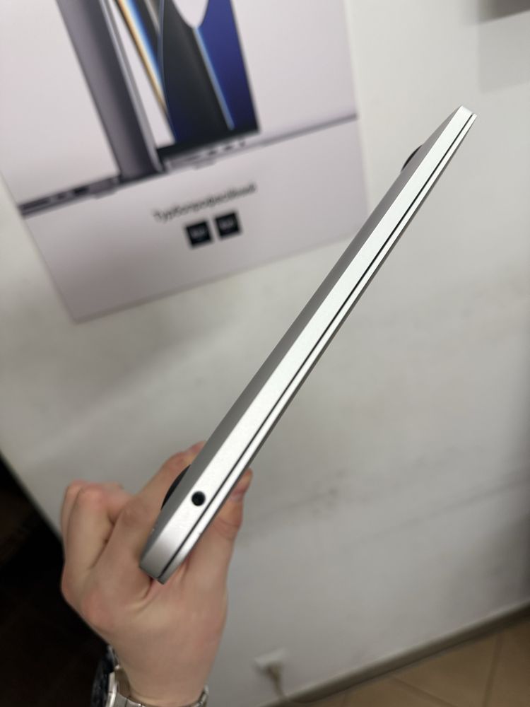 MacBook Pro M1 8/512GB Silver/Space є кількість