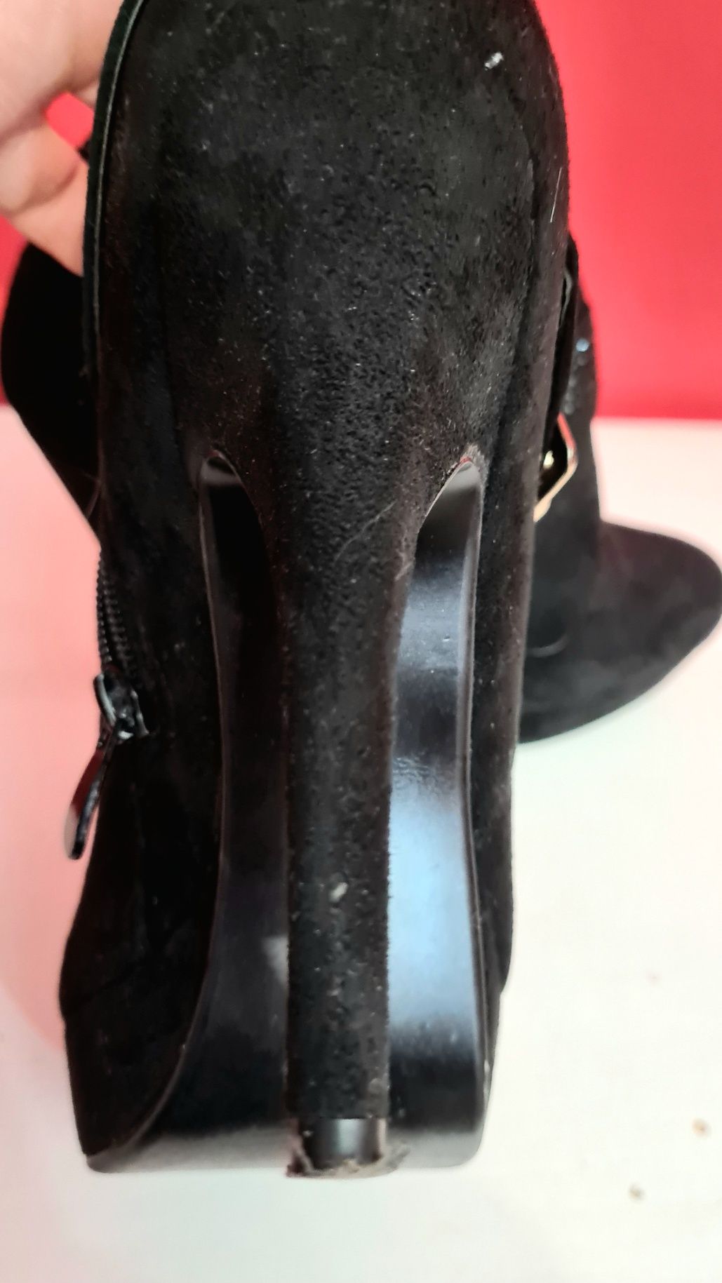 Czarne buty aksamitne pół kozaczki