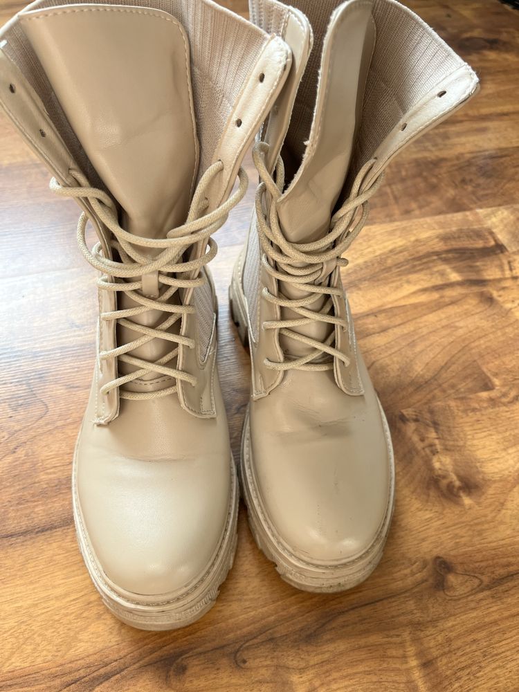 Kremowe buty botki trapery
