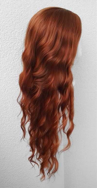 Ruda długa peruka falowana z przedziałkiem karbowana cosplay wig
