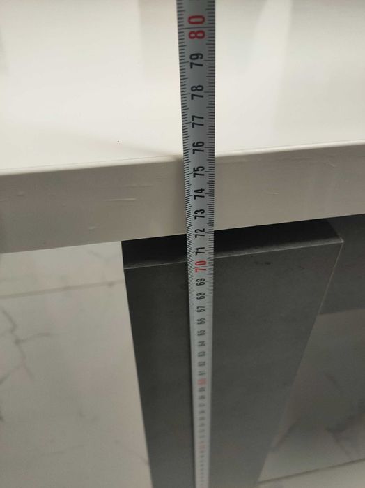 Sprzedam stół do salonu