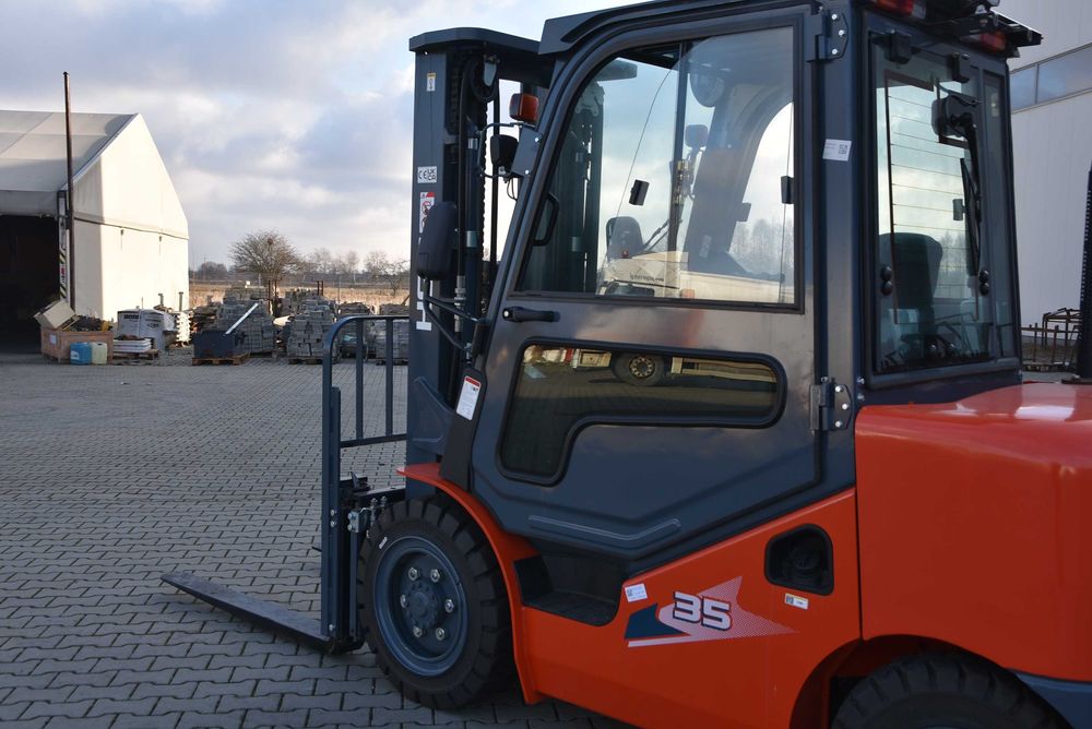 Wózek Widłowy 3,5T 4,7 M Kabina Diesel 2025