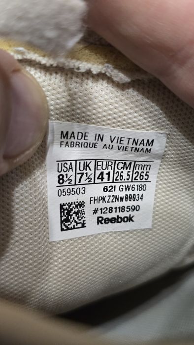 Продам кросівки Reebok CL Legacy AZ