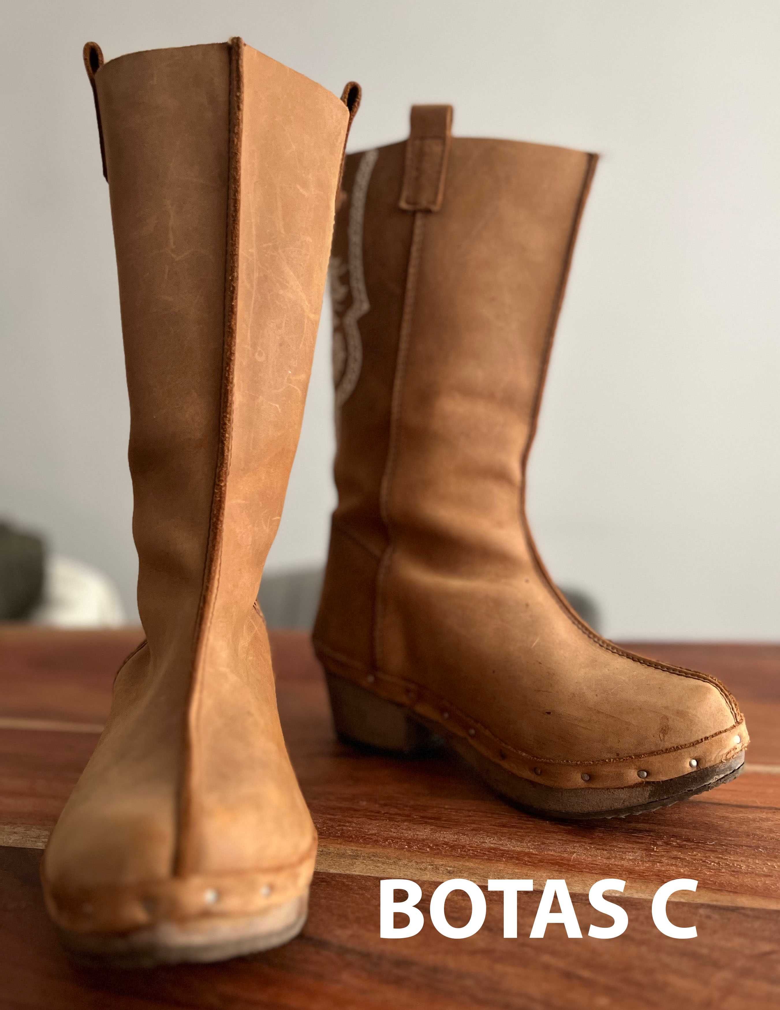 diversas botas em pele marca XUZ números 38 e 37