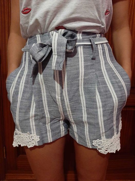 Calções Zara azuis e brancos | renda riscas corsários Bermudas linho