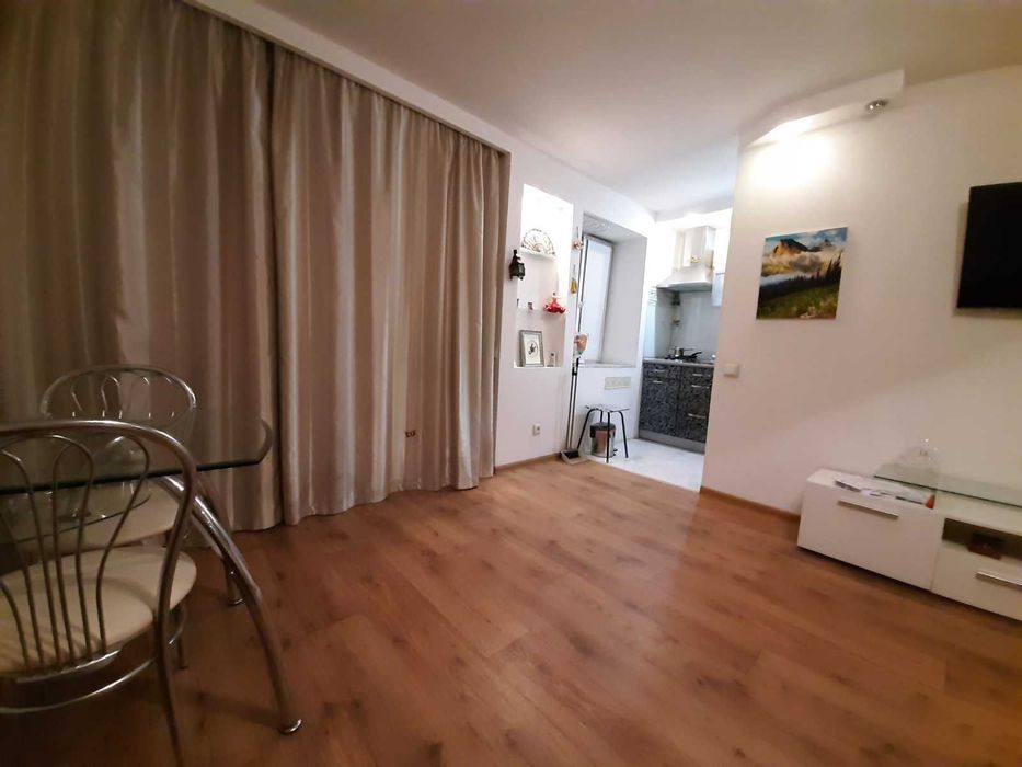 Продам свою 2кв. (студия+спальня), 2/5, метро 23 Августа (Вайбер)