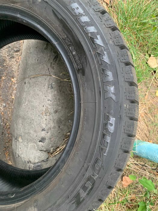 Зимові автошини BRIDGESTONE Blizzak Revo GZ 205/60R16 92S 4 шт.