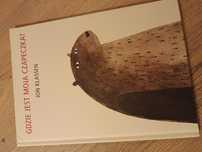Gdzie jest moja czapeczka? Jon Klassen książeczka dla dzieci BDB