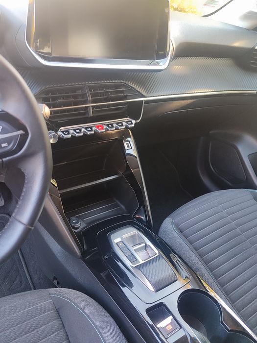Peugeot E-208 Style (eletrico)