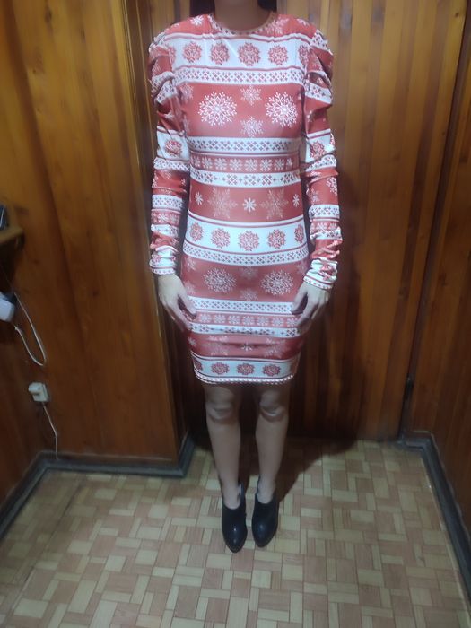 Piękna sukienka welurowa zimowa