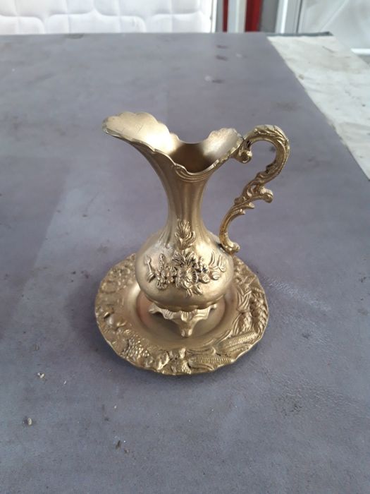 Jarro antigo em latao