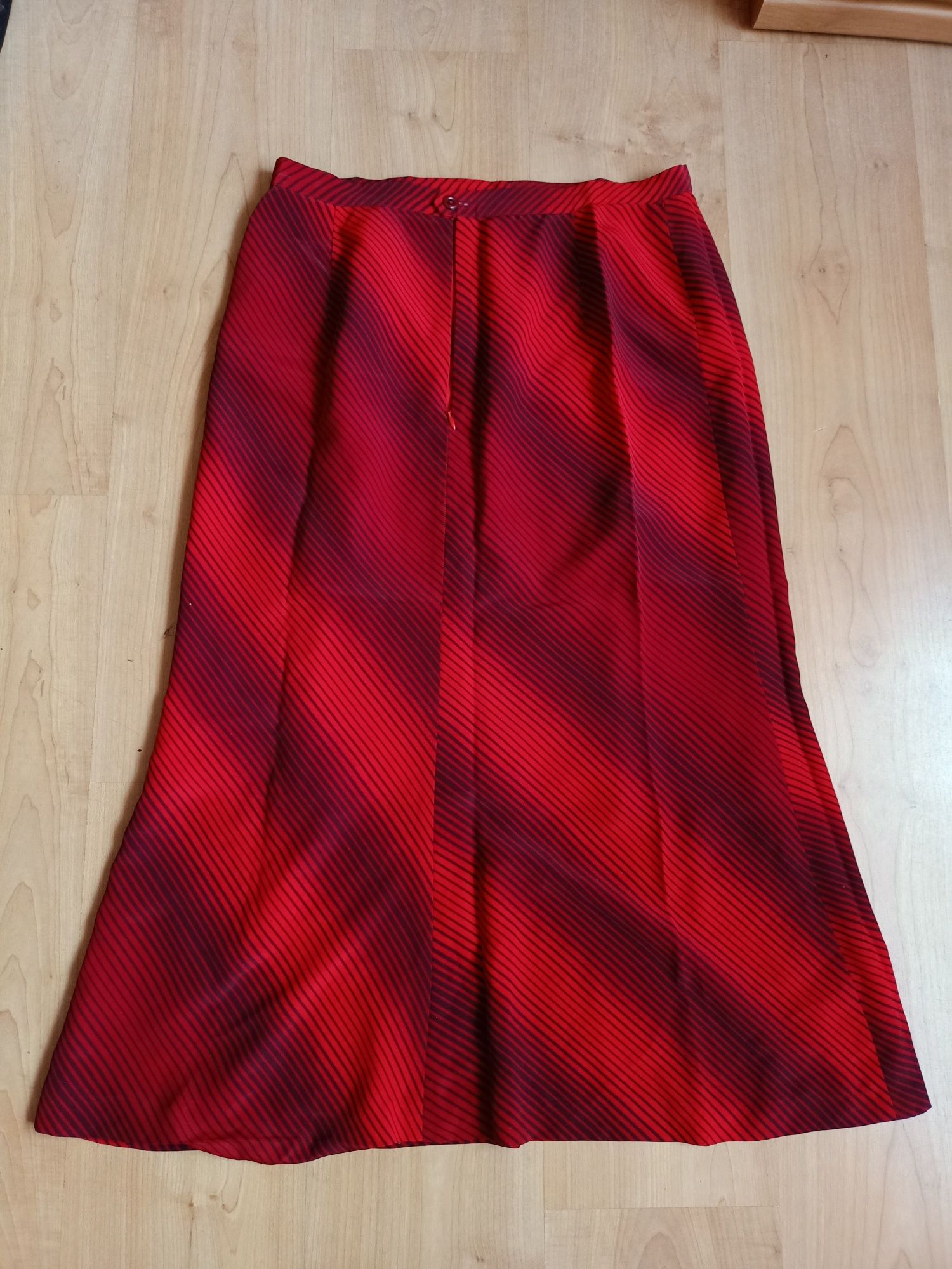 Spódnica czerwona długa