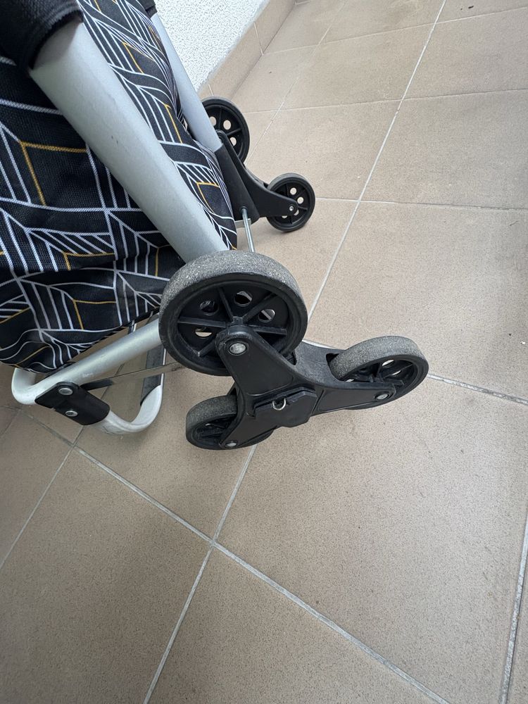 Wózek zakupowy z torbą termiczną
