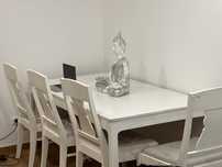 Mesa jantar  com 4 cadeiras resistentes