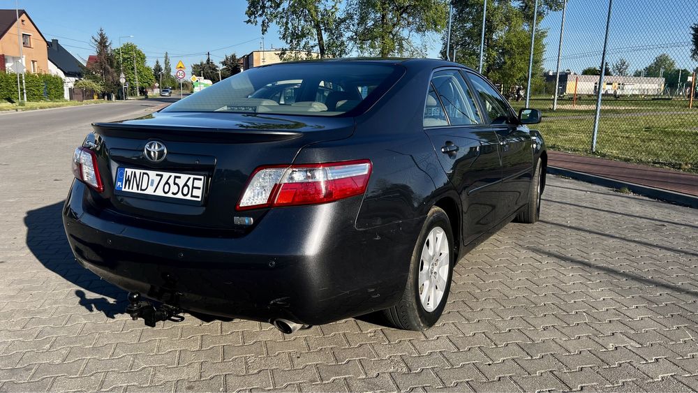 Sprzedam Toyotę Camry, zadbane wnętrze, hybryda, mechanicznie stan bdb