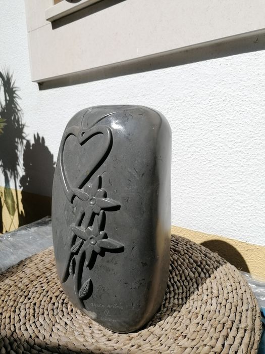 Peça única em pedra portuguesa mármore