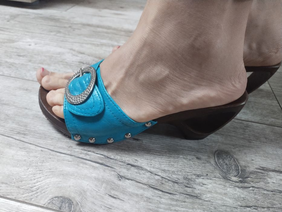 Buty drewniane na obcasie 36