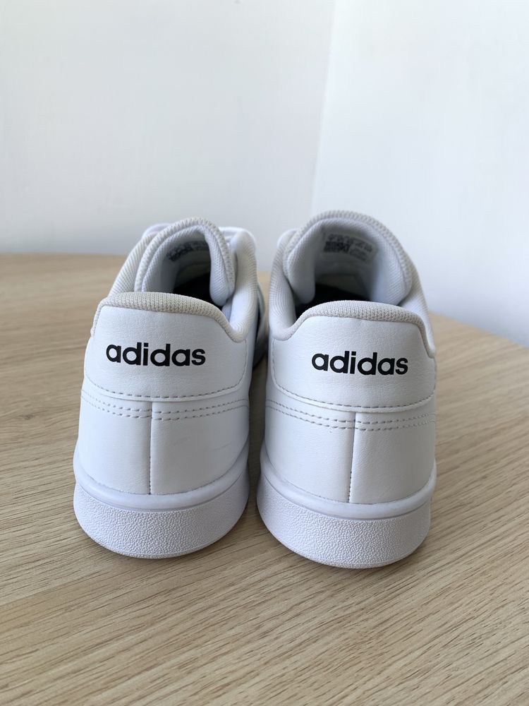Кросівки Adidas, 40 розмір