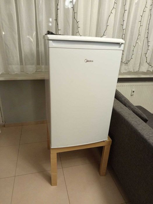 Mała lodówka Midea