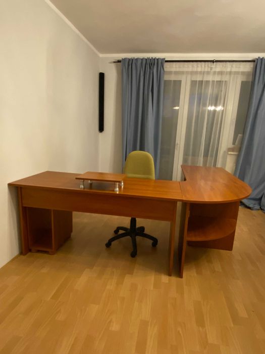 zestaw biurek z narożnikiem