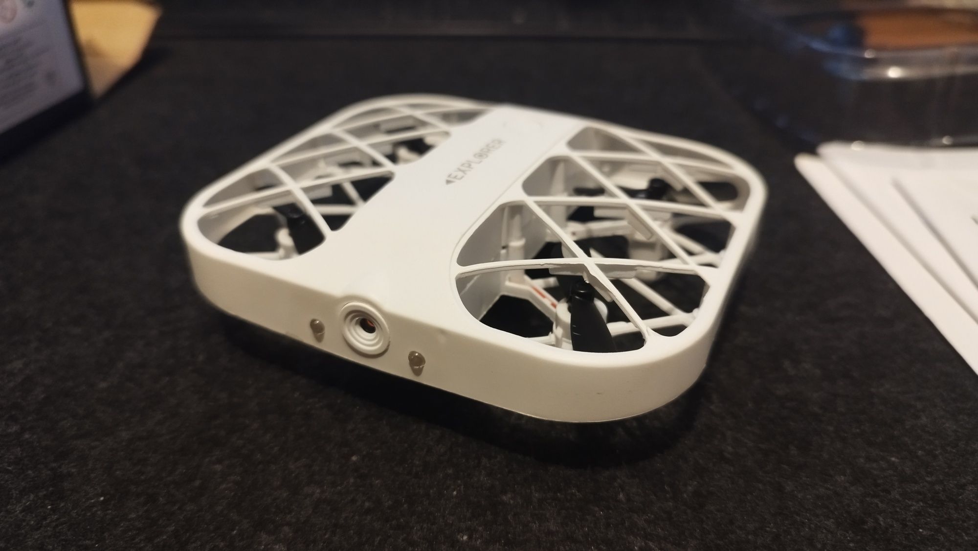 Mini dron z kamerą - jak nowy
