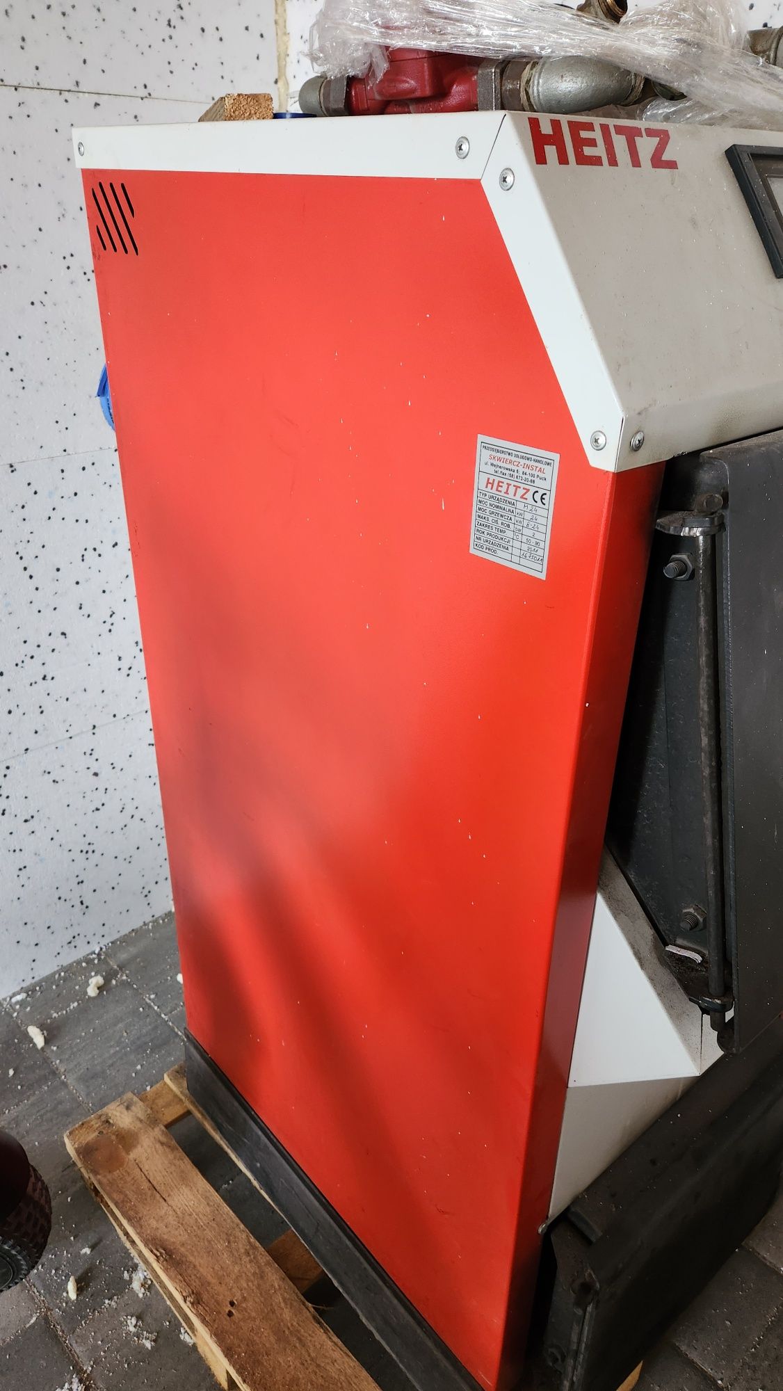 Piec ogrzewania, boiler, grzałka.