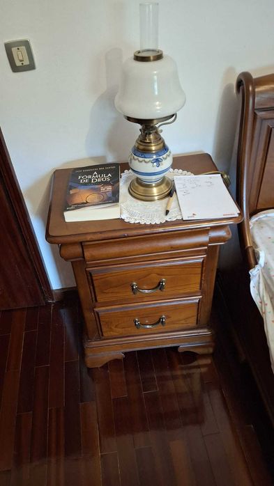 Moveis de quarto em madeira maciça