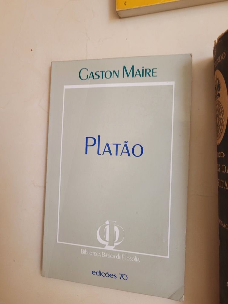 Livros antigos e raros