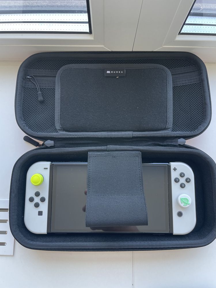 Nintendo switch OLED + case + joystick