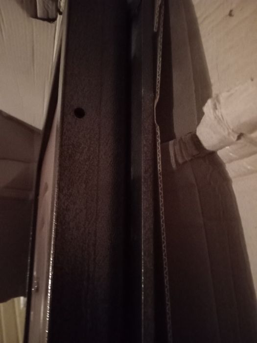 Продам новую  входную дверь  "Саган". С наружной стороны металл