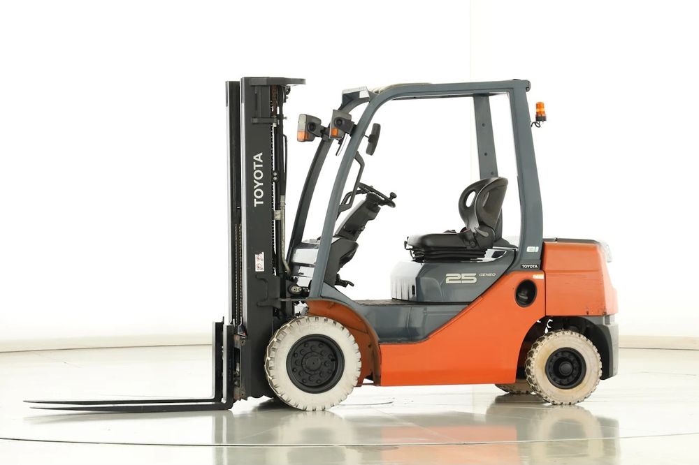 Навантажувач дизельний TOYOTA 8FD25 2018 погрузчик Тойота