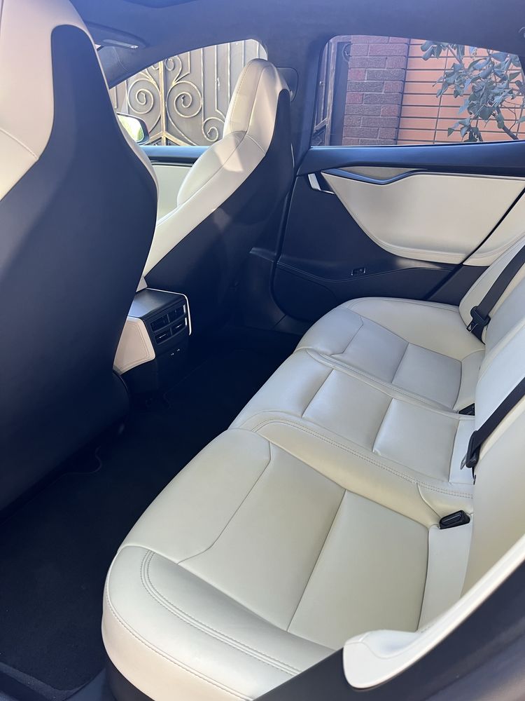 Tesla Model S 2020