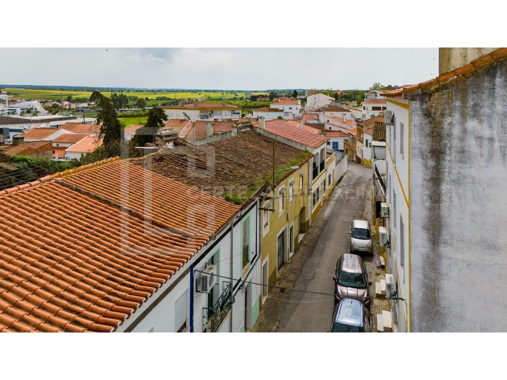Dois Prédios para Reabilitar no Centro de Sousel - Uma Oportunidade...