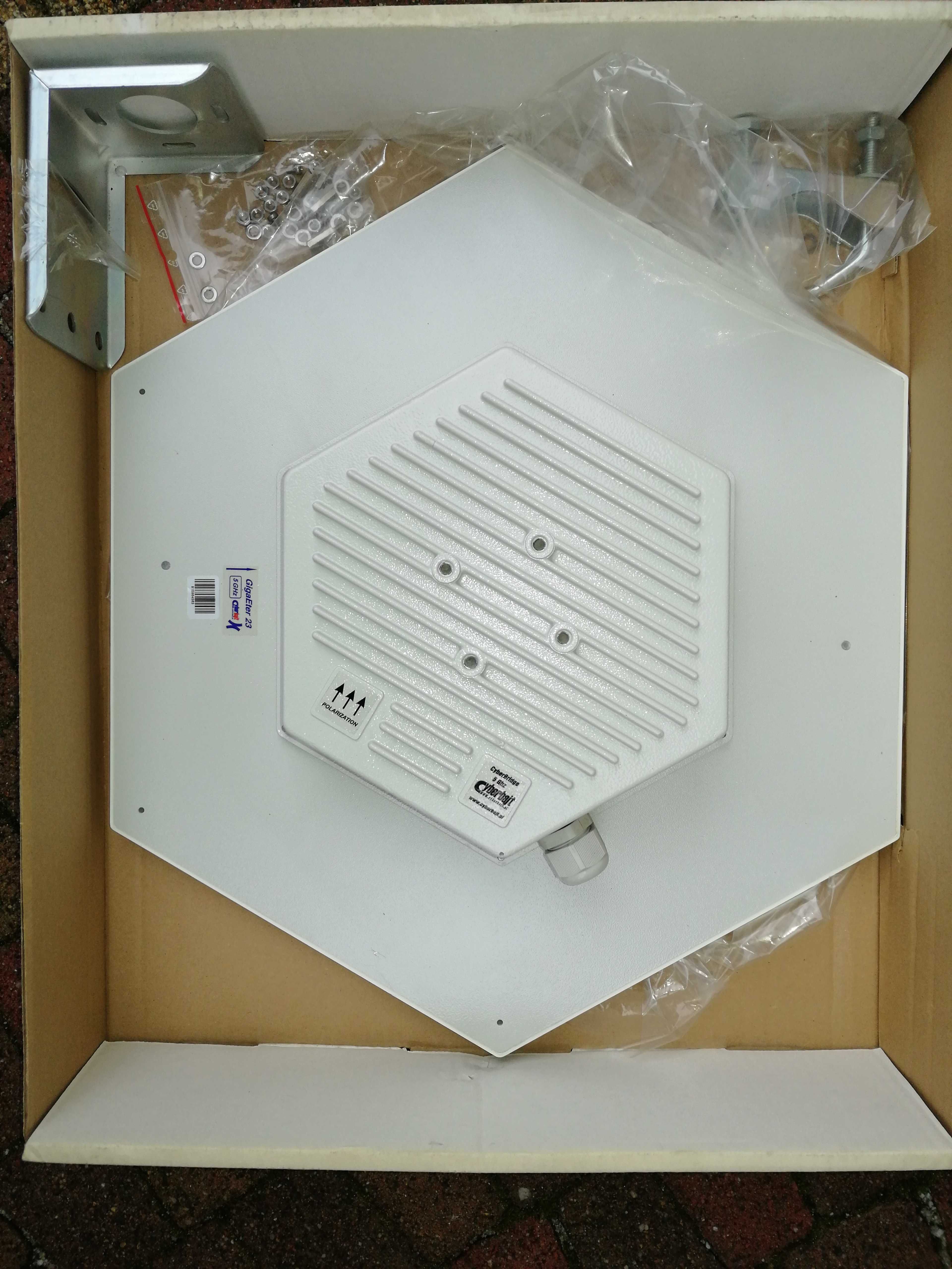 Antena wifi 5 GHz 23 dBi z obudowa giga eter 23 box cynerbajt mmcx