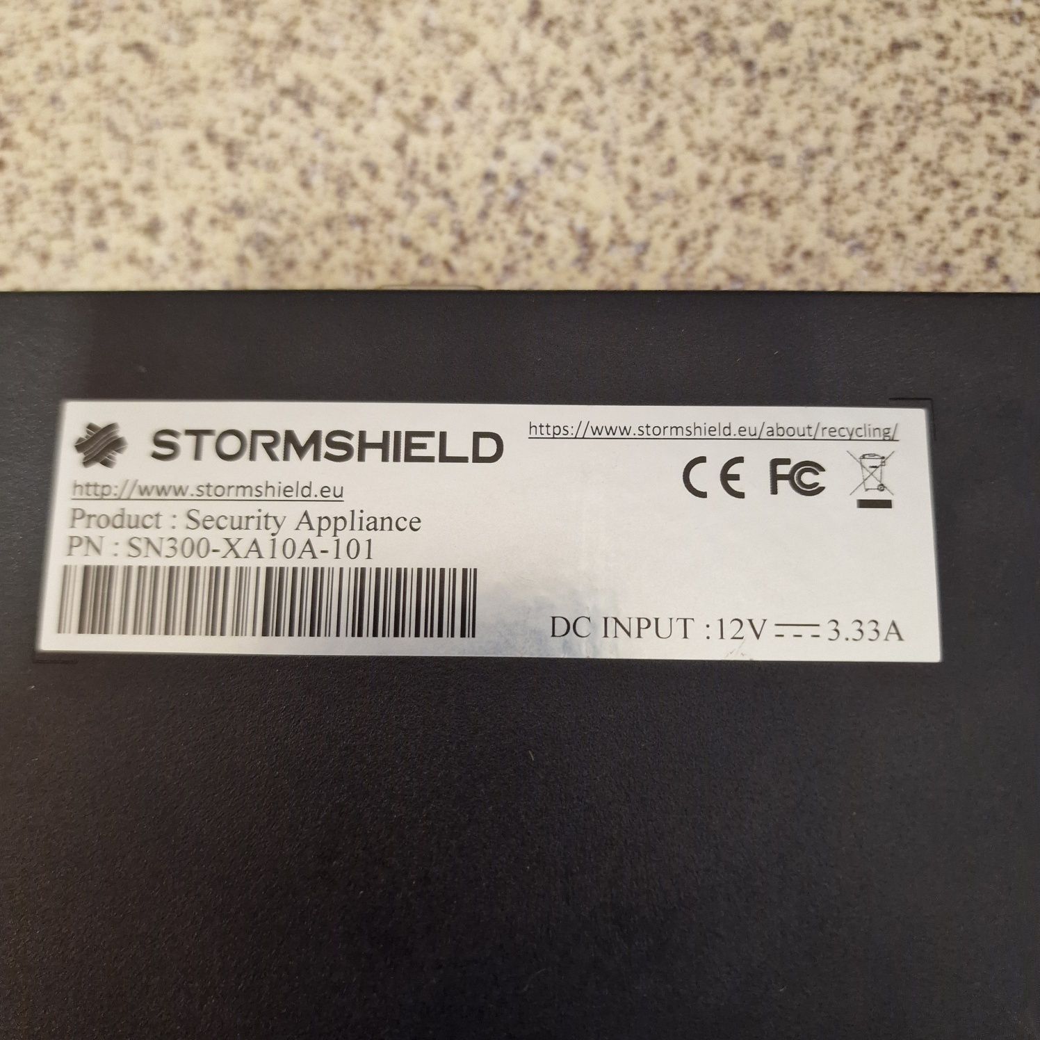 Stormshield SN300 8-portowa zapora sieciowa