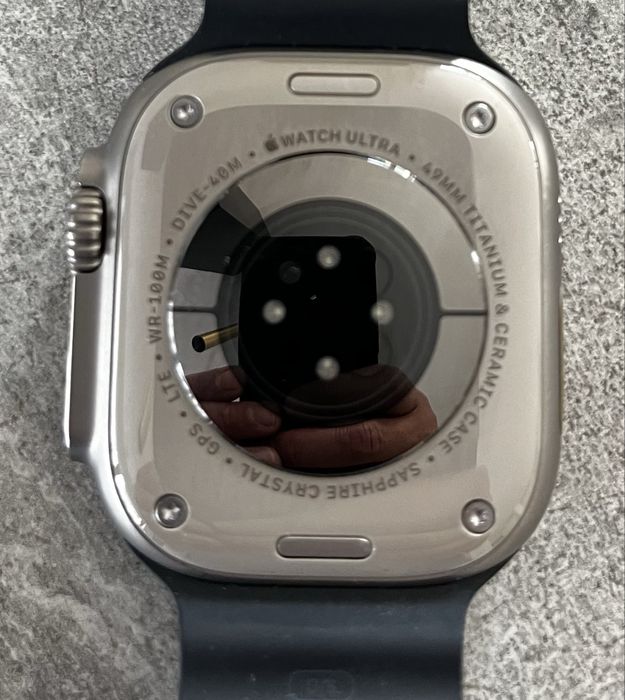 Apple Watch Ultra 49mm kolor Midnight Ocean.